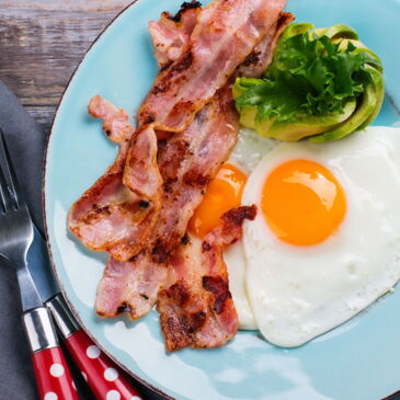 are bacon and eggs on a keto diet safe